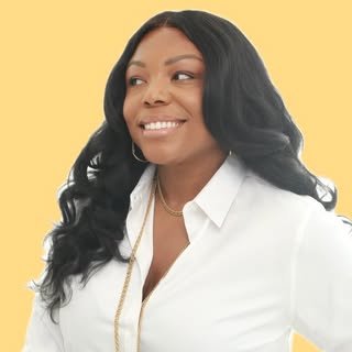 Cinneah El-Amin — Helping 9-5 hotties earn more + work from anywhere