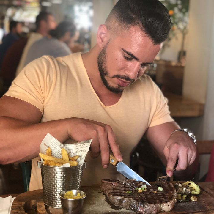 Pablo Cenando