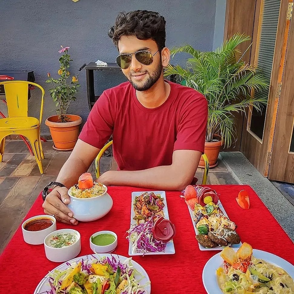Latur Food Blogger | Tausif — Food blogger & social media marketing strategist in Latur.
