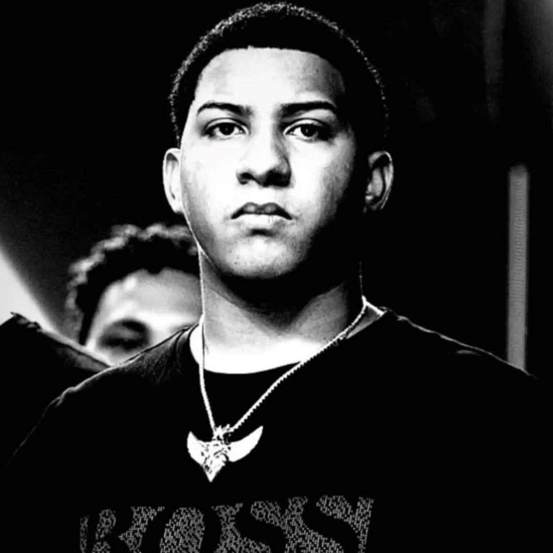 Arcángel — Rapper and singer known for Latin trap and reggaeton.