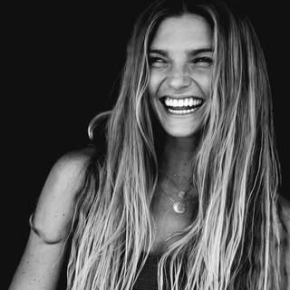 Sjana Elise Earp