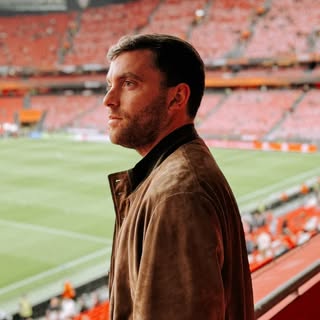 Fabrizio Romano โ Italian football journalist known for reporting on player transfers.