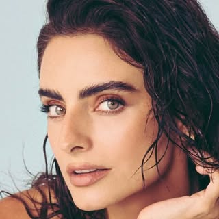 Aislinn Derbez