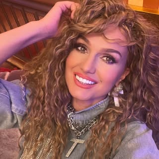 Tuğba Özay