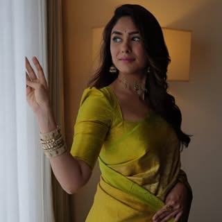 Mrunal Thakur