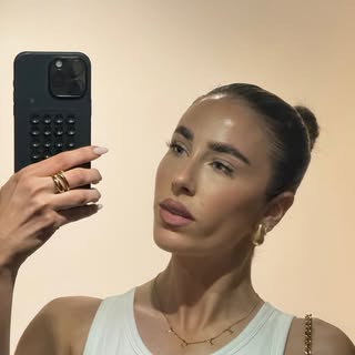 Lucy May Finnegan â Beauty & fashion creator in United Kingdom with 163K Instagram followers