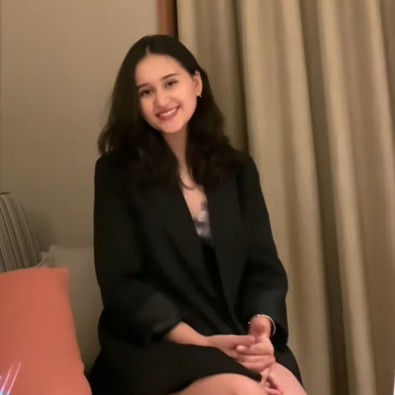 Nidhi Kunwar — Finance creator in Russia — 154K on YouTube
