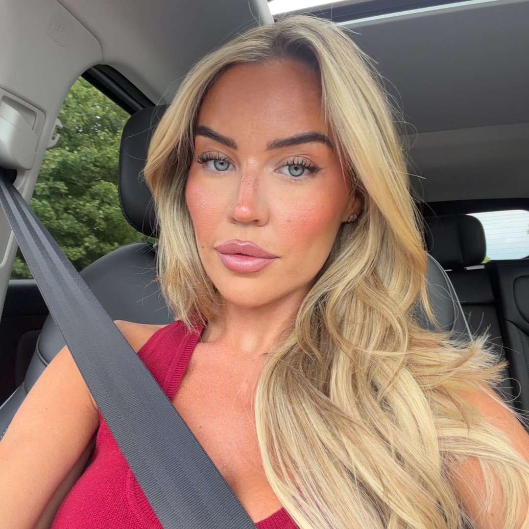 samantha kenny — Lifestyle creator in United Kingdom with 402K Instagram followers